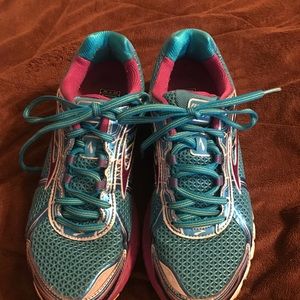 Brooks size 10 EUC